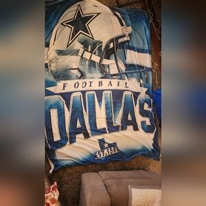 NWOT Dallas Football Themed Blanket